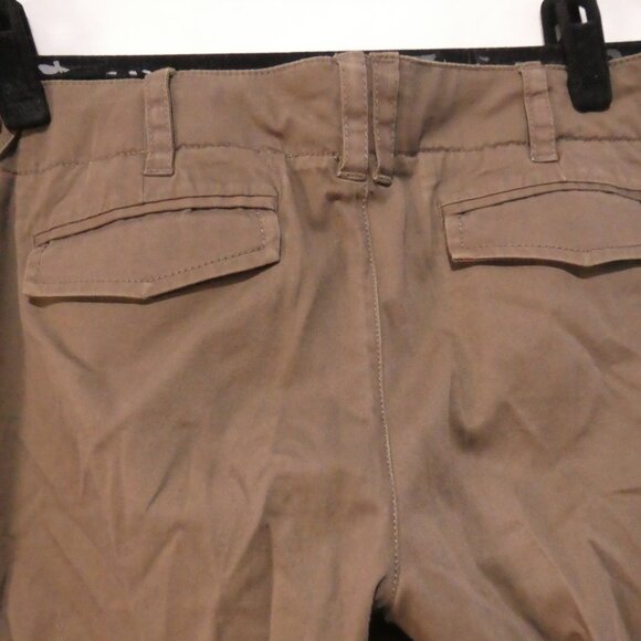 CLUB MONACO | size 6 | Stylish Khaki Mid-Rise Capris - Picture 10 of 14